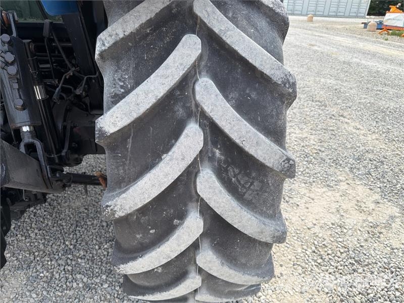 New Holland TL100A 4WD Tractor Tractores