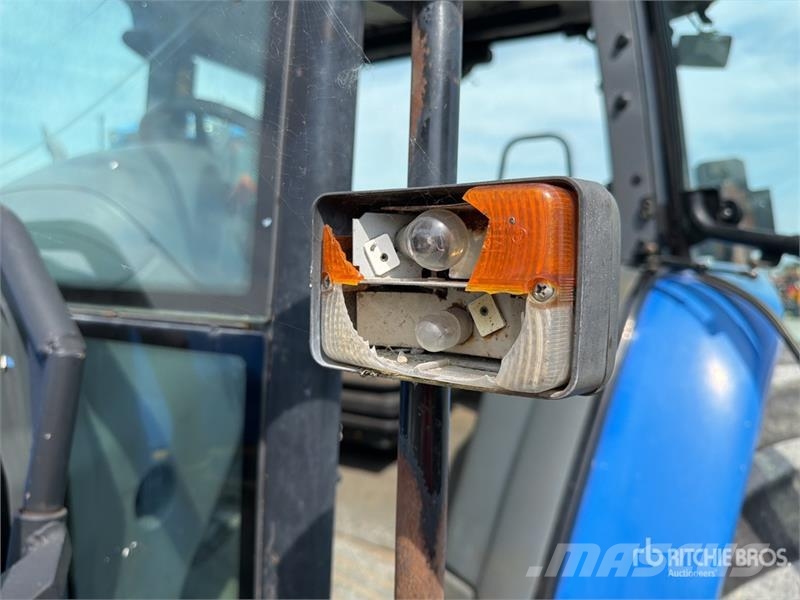 New Holland TL100A 4WD Tractor Tractores