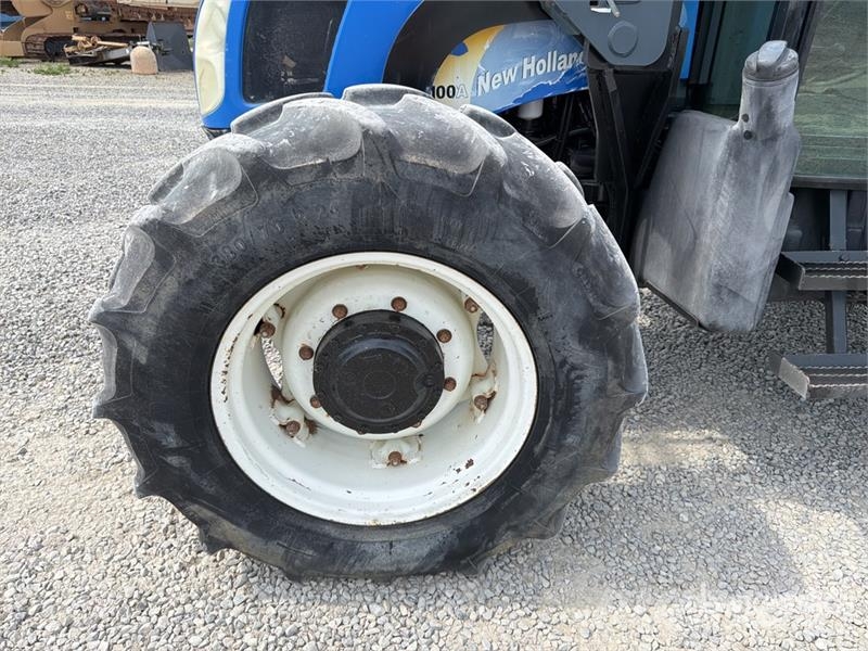New Holland TL100A 4WD Tractor Tractores