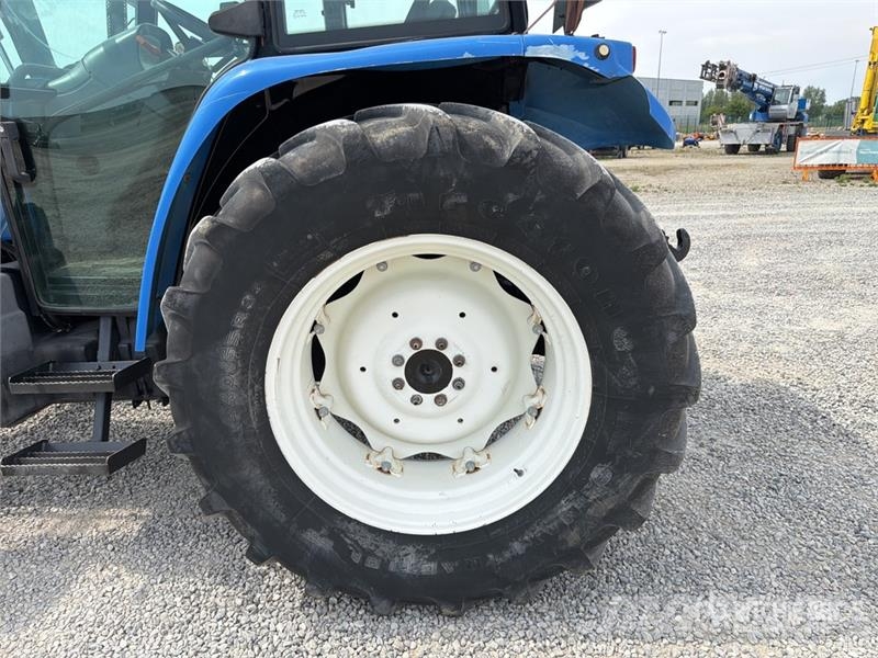 New Holland TL100A 4WD Tractor Tractores