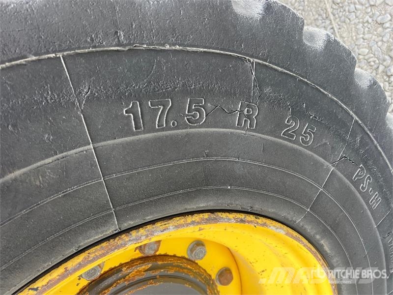 New Holland W110B Wheel Loader لوادر بعجل