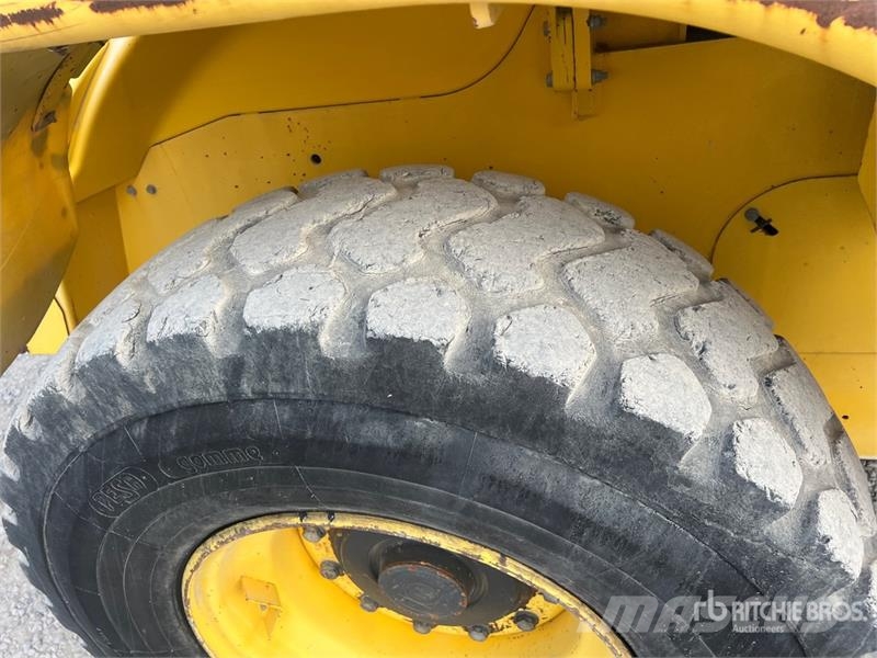 New Holland W110B Wheel Loader لوادر بعجل