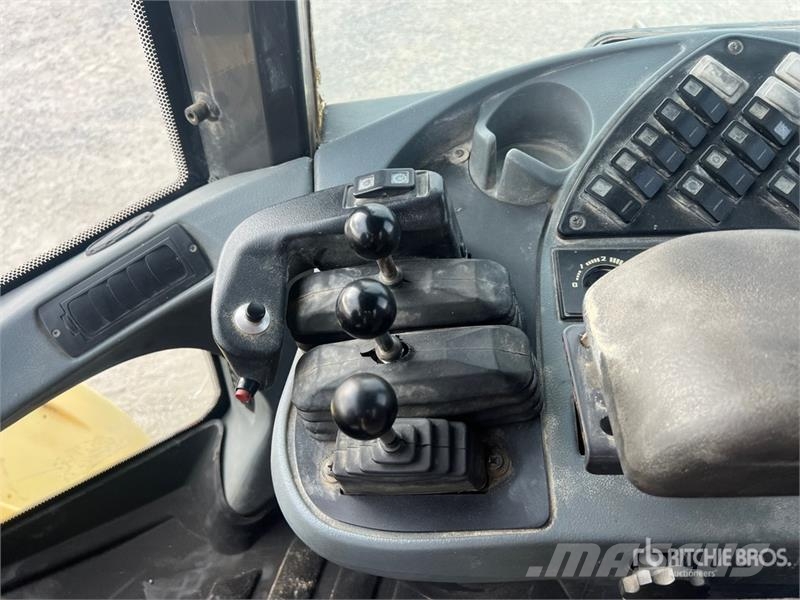 New Holland W110B Wheel Loader لوادر بعجل