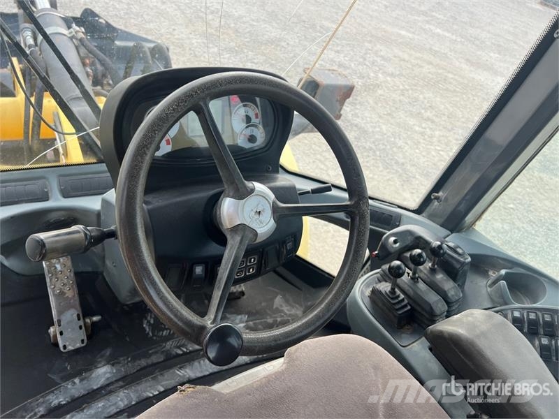 New Holland W110B Wheel Loader لوادر بعجل