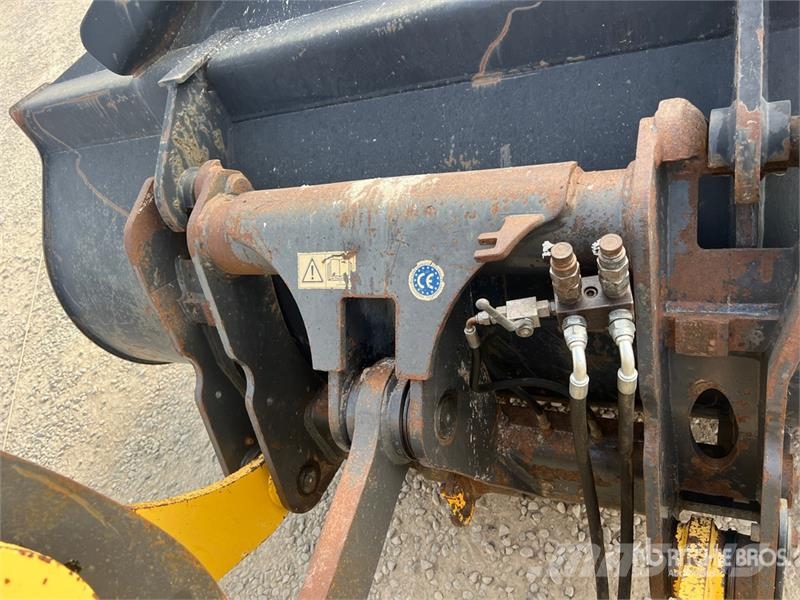 New Holland W110B Wheel Loader لوادر بعجل