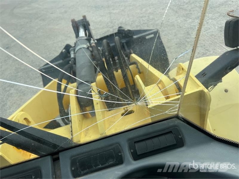 New Holland W110B Wheel Loader Фронтальні навантажувачі