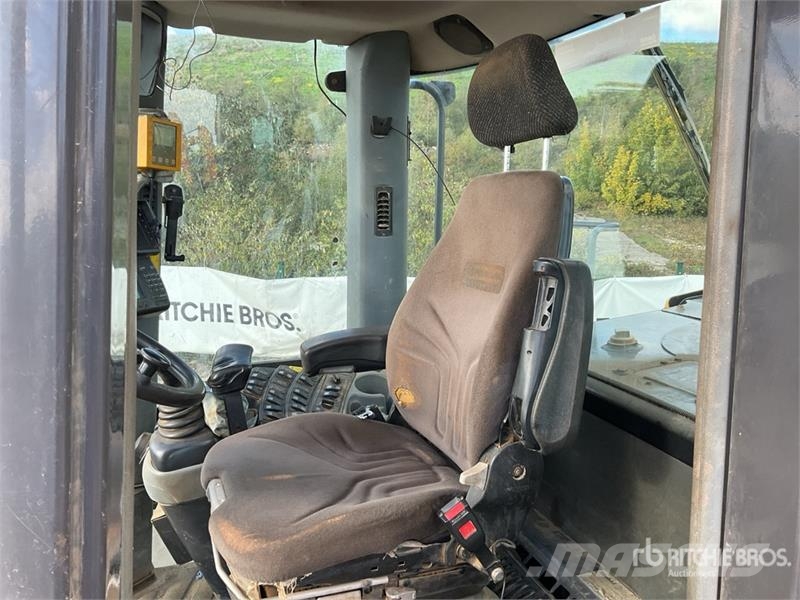 New Holland W300C High Lift Wheel Loader Wheel loaders