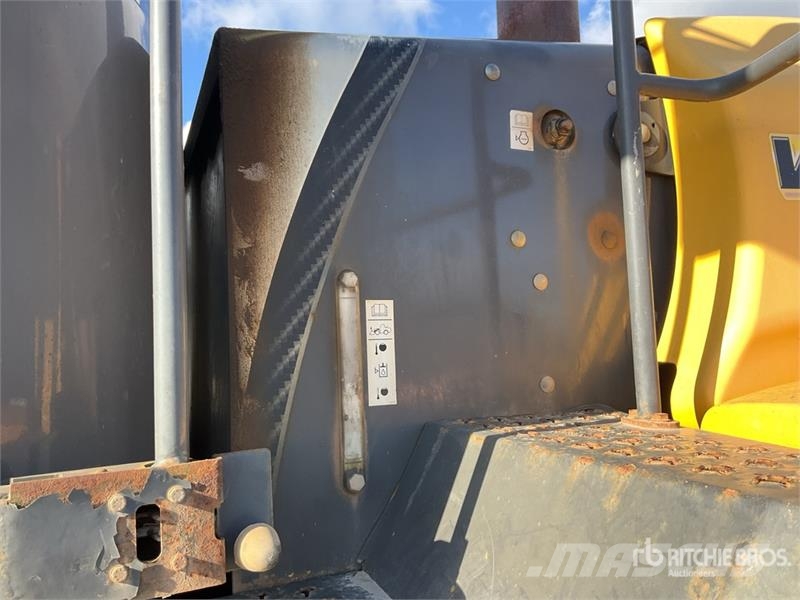 New Holland W300C High Lift Wheel Loader Wheel loaders