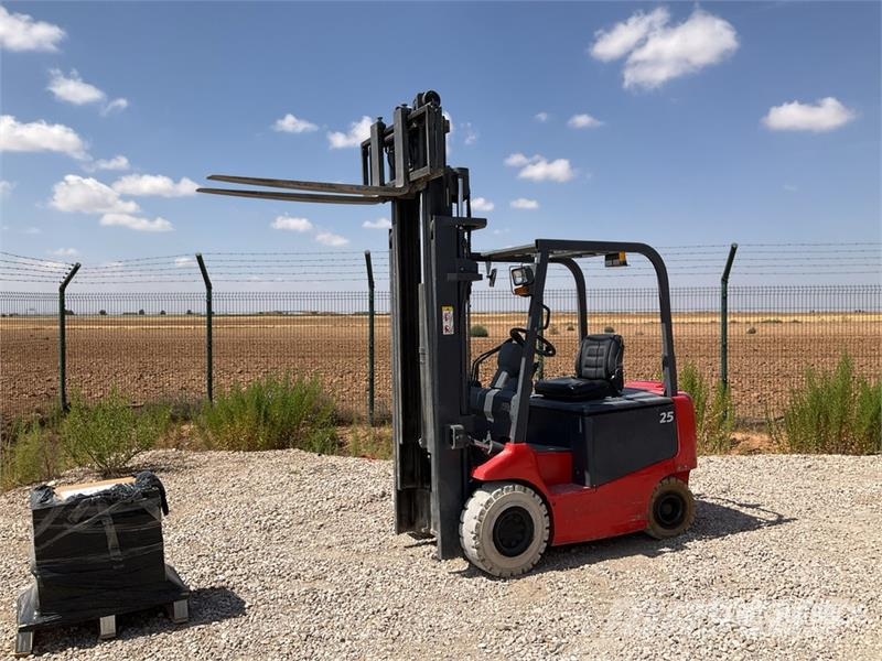 Nichiyu FB25DC-70 Electric Forklift Sähkötrukit