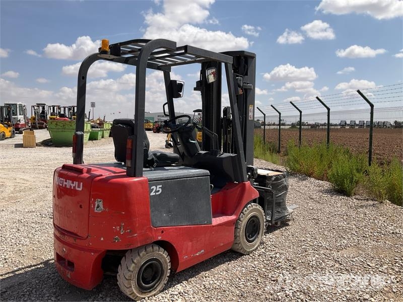 Nichiyu FB25DC-70 Electric Forklift Sähkötrukit