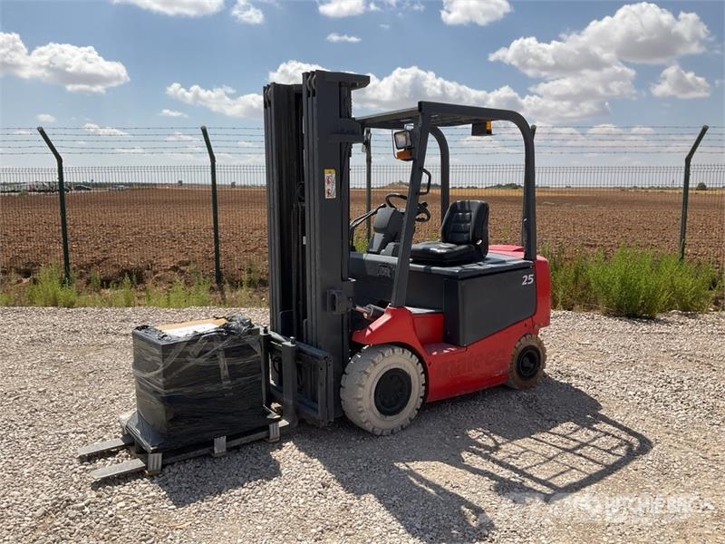 Nichiyu FB25DC-70 Electric Forklift Sähkötrukit
