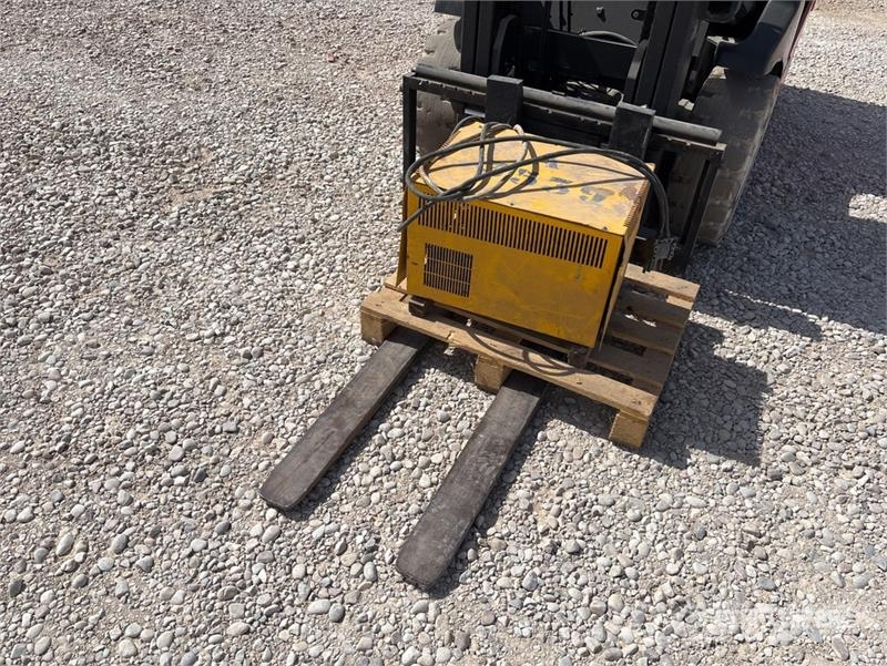 Nichiyu FB25P-70BC-400P Electric Forklift (Inoperable) 電動堆高機