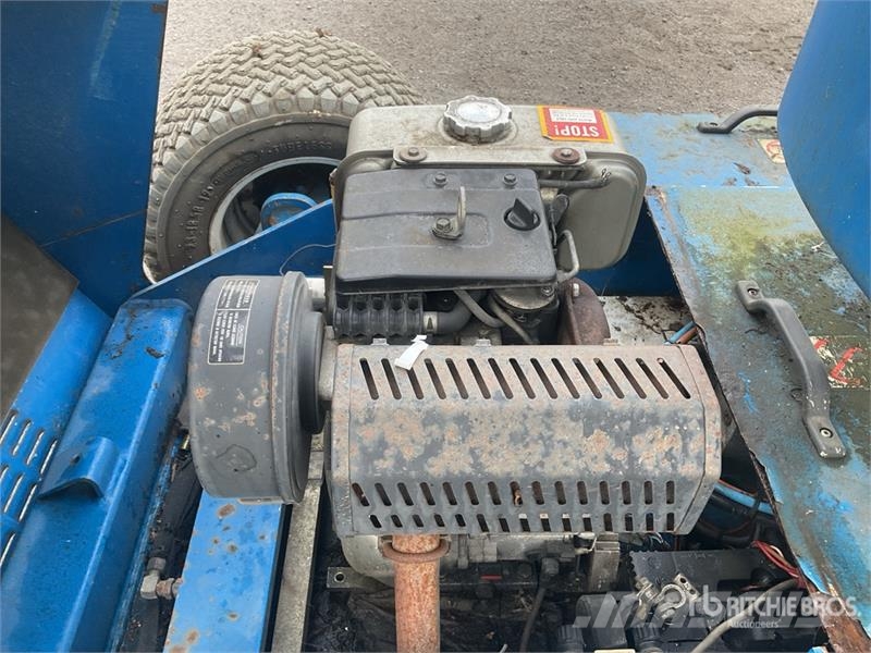 Nifty-Lift HR12NDE 2WD Hybrid Articulating Boom Li Iseliikuvad poomtõstukid