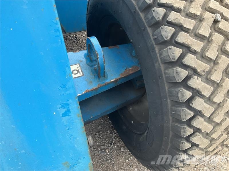 Nifty-Lift HR12NDE 2WD Diesel Articulating Boom Li Articulated boom lifts