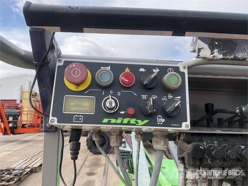  Nifty-Lift HR12NDE 2WD Hybrid Articulating Boom Li Strēles pacēlāji