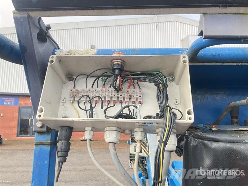 Nifty-Lift HR12NDE 2WD Hybrid Articulating Boom Li Iseliikuvad poomtõstukid