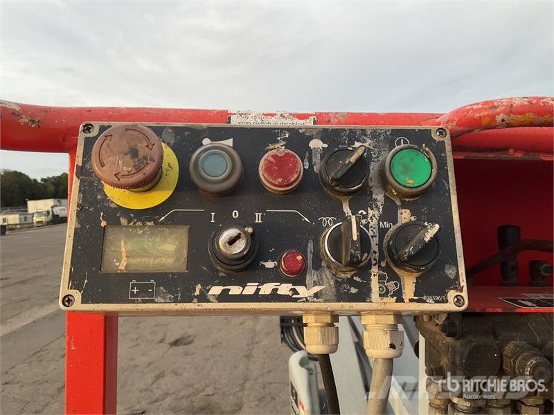 Nifty-Lift HR12NDE 2WD Hybrid Articulating Boom Li Gelenkteleskoparbeitsbühnen
