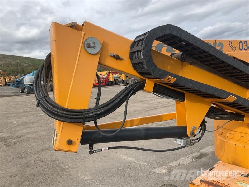 Nifty-Lift HR12NDE 2WD Hybrid Articulating Boom Li Articulated boom lifts