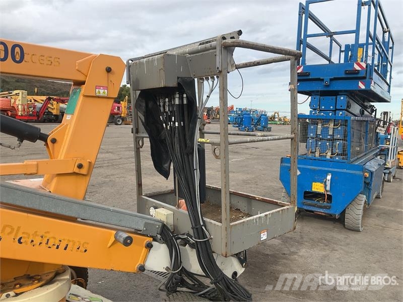 Nifty-Lift HR12NDE 2WD Hybrid Articulating Boom Li Articulated boom lifts