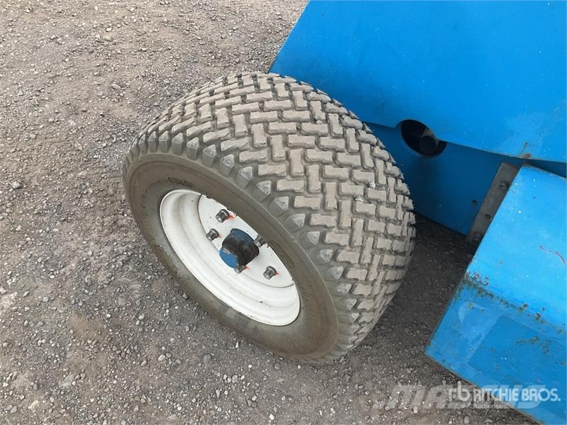 Nifty-Lift HR12NDE 2WD Diesel Articulating Boom Li Articulated boom lifts