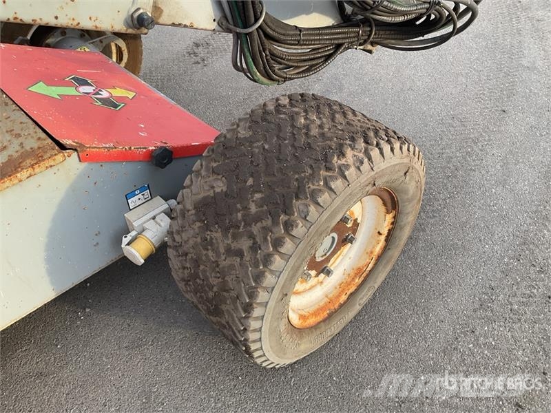 Nifty-Lift HR12NDE 2WD Hybrid Articulating Boom Li Gelenkteleskoparbeitsbühnen