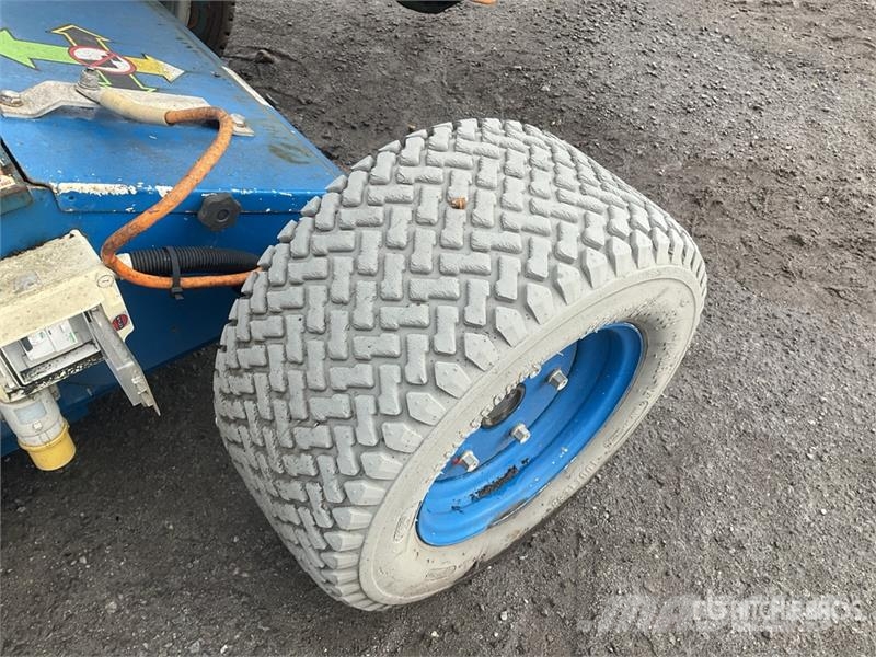 Nifty-Lift HR12NDE 2WD Hybrid Articulating Boom Li Iseliikuvad poomtõstukid