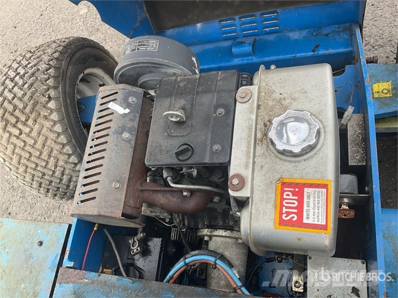 Nifty-Lift HR12NDE 2WD Hybrid Articulating Boom Li Iseliikuvad poomtõstukid