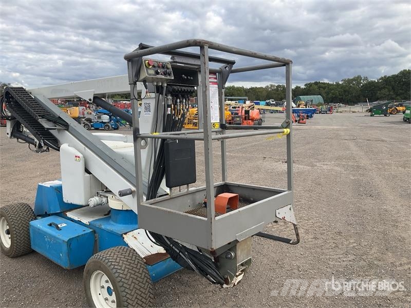 Nifty-Lift HR12NDE 2WD Diesel Articulating Boom Li Articulated boom lifts