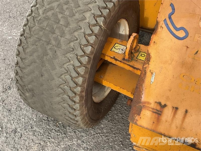 Nifty-Lift HR12NDE 2WD Hybrid Articulating Boom Li Articulated boom lifts