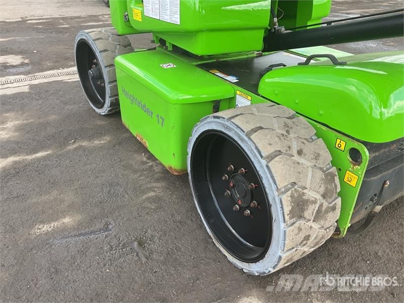 Nifty-Lift HR17 NDE 2WD Hybrid Articulating Boom L Gelenkteleskoparbeitsbühnen