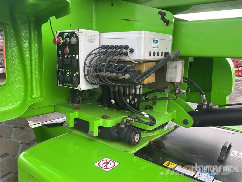 Nifty-Lift HR17 NDE 2WD Hybrid Articulating Boom L Gelenkteleskoparbeitsbühnen