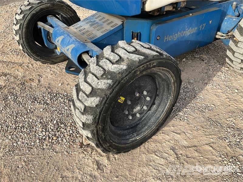 Nifty-Lift HR17D4WD 4WD Diesel Articulating Boom L Piattaforme a braccio articolato
