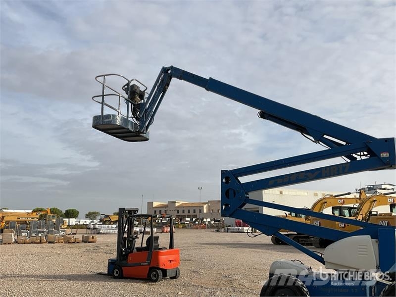 Nifty-Lift HR17D4WD 4WD Diesel Articulating Boom L Piattaforme a braccio articolato