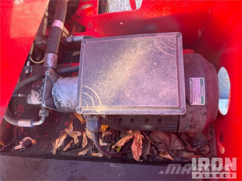 Nifty-Lift N150TACT Towable Lift (Inoperable) Вишки-причепи
