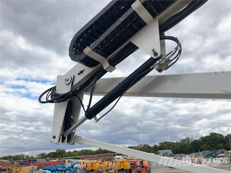 Niftylift HR12NDE 2WD Diesel Articulating Boom Li ブームリフト　屈伸型