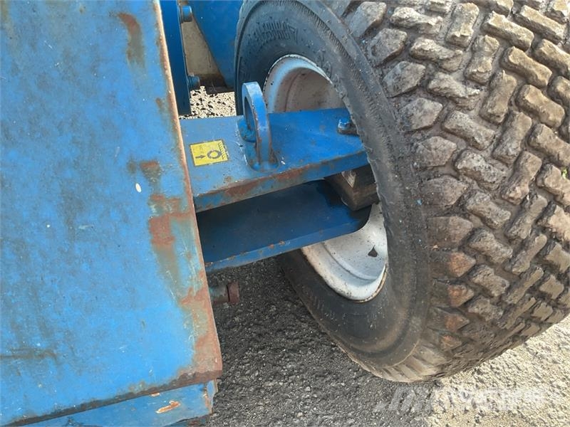 Niftylift HR12NDE 2WD Hybrid Articulating Boom Li Articulated boom lifts