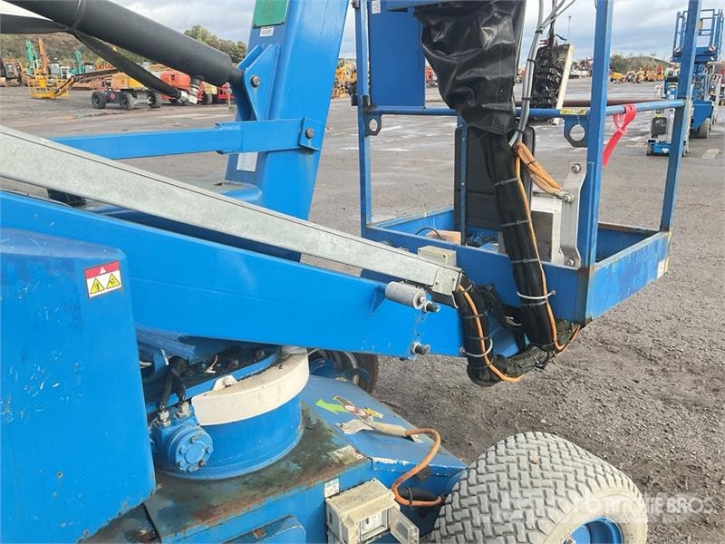 Niftylift HR12NDE 2WD Hybrid Articulating Boom Li Articulated boom lifts