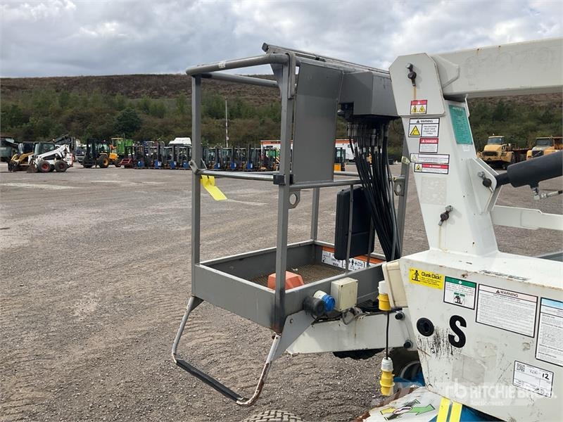 Niftylift HR12NDE 2WD Diesel Articulating Boom Li ブームリフト　屈伸型