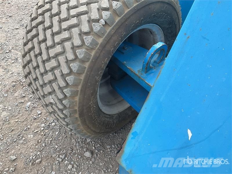 Niftylift HR12NDE 2WD Diesel Articulating Boom Li ブームリフト　屈伸型