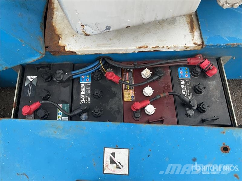 Niftylift HR12NDE 2WD Diesel Articulating Boom Li ブームリフト　屈伸型
