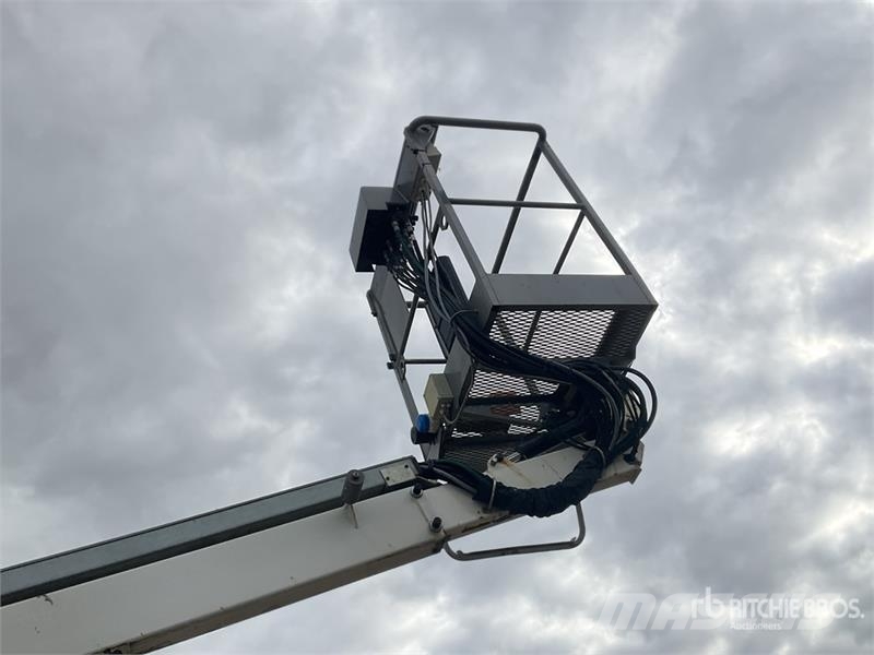 Niftylift HR12NDE 2WD Diesel Articulating Boom Li ブームリフト　屈伸型