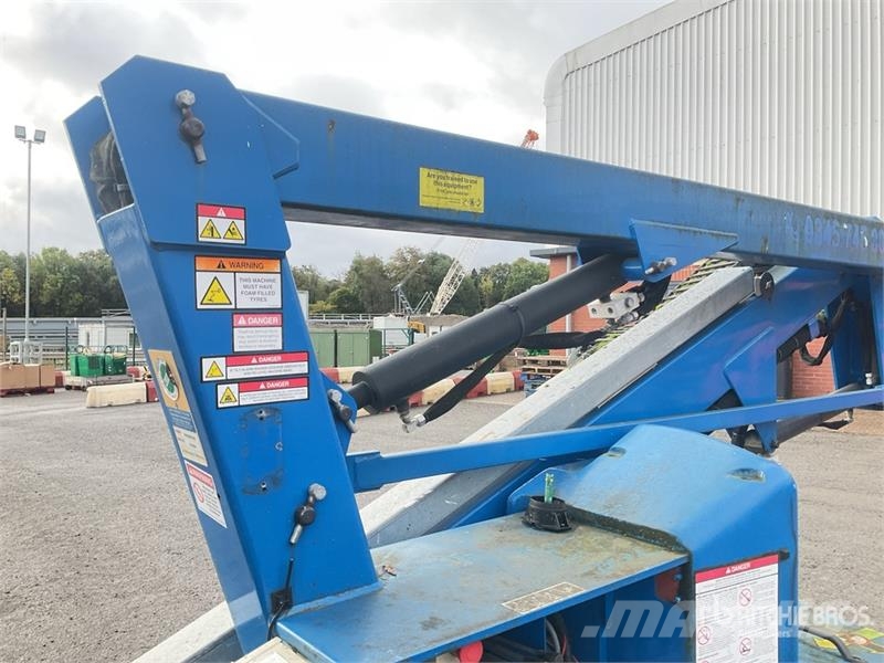 Niftylift HR12NDE 2WD Hybrid Articulating Boom Li Articulated boom lifts