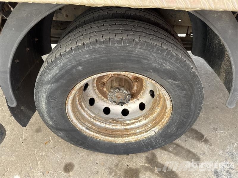 Nissan 160AluDs 16 m on Nissan Cabstar-Multitel Camion Na Auto korvtõstukid