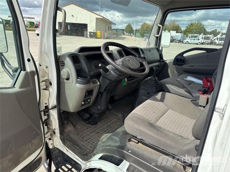 Nissan 160AluDs 16 m on Nissan Cabstar-Multitel Camion Na Auto korvtõstukid