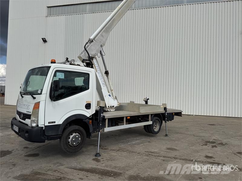 Nissan 160AluDs 16 m on Nissan Cabstar-Multitel Camion Na Auto korvtõstukid