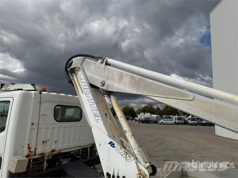 Nissan 160AluDs 16 m on Nissan Cabstar-Multitel Camion Na Auto korvtõstukid