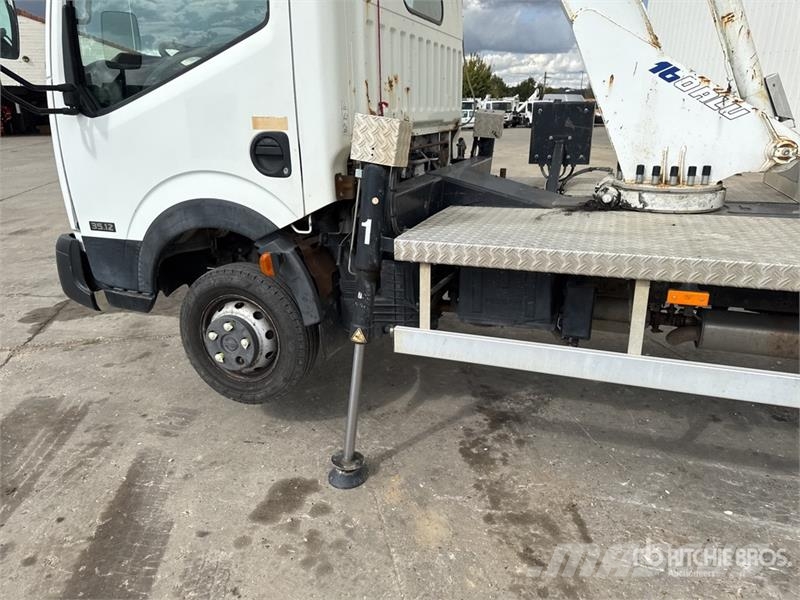 Nissan 160AluDs 16 m on Nissan Cabstar-Multitel Camion Na Auto korvtõstukid