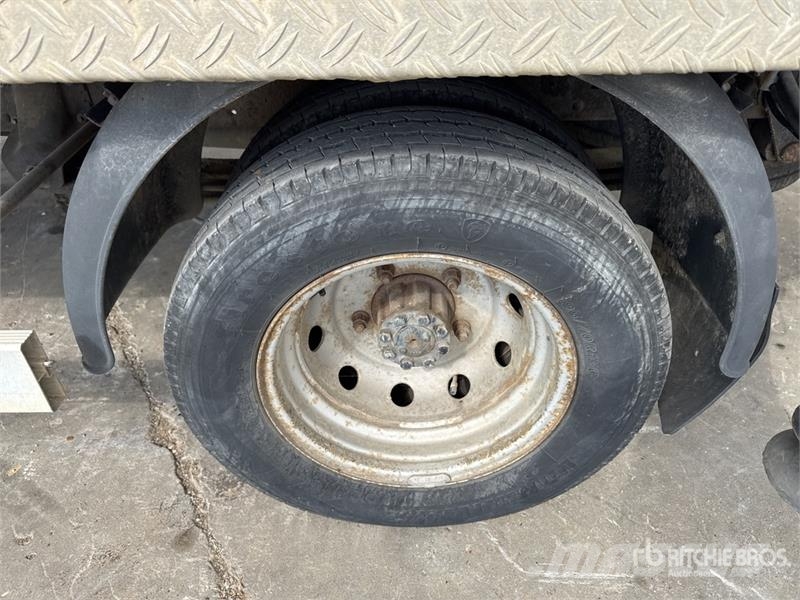 Nissan 160AluDs 16 m on Nissan Cabstar-Multitel Camion Na Auto korvtõstukid