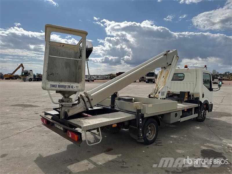 Nissan 160AluDs 16 m on Nissan Cabstar-Multitel Camion Na Auto korvtõstukid