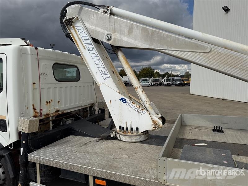 Nissan 160AluDs 16 m on Nissan Cabstar-Multitel Camion Na Auto korvtõstukid
